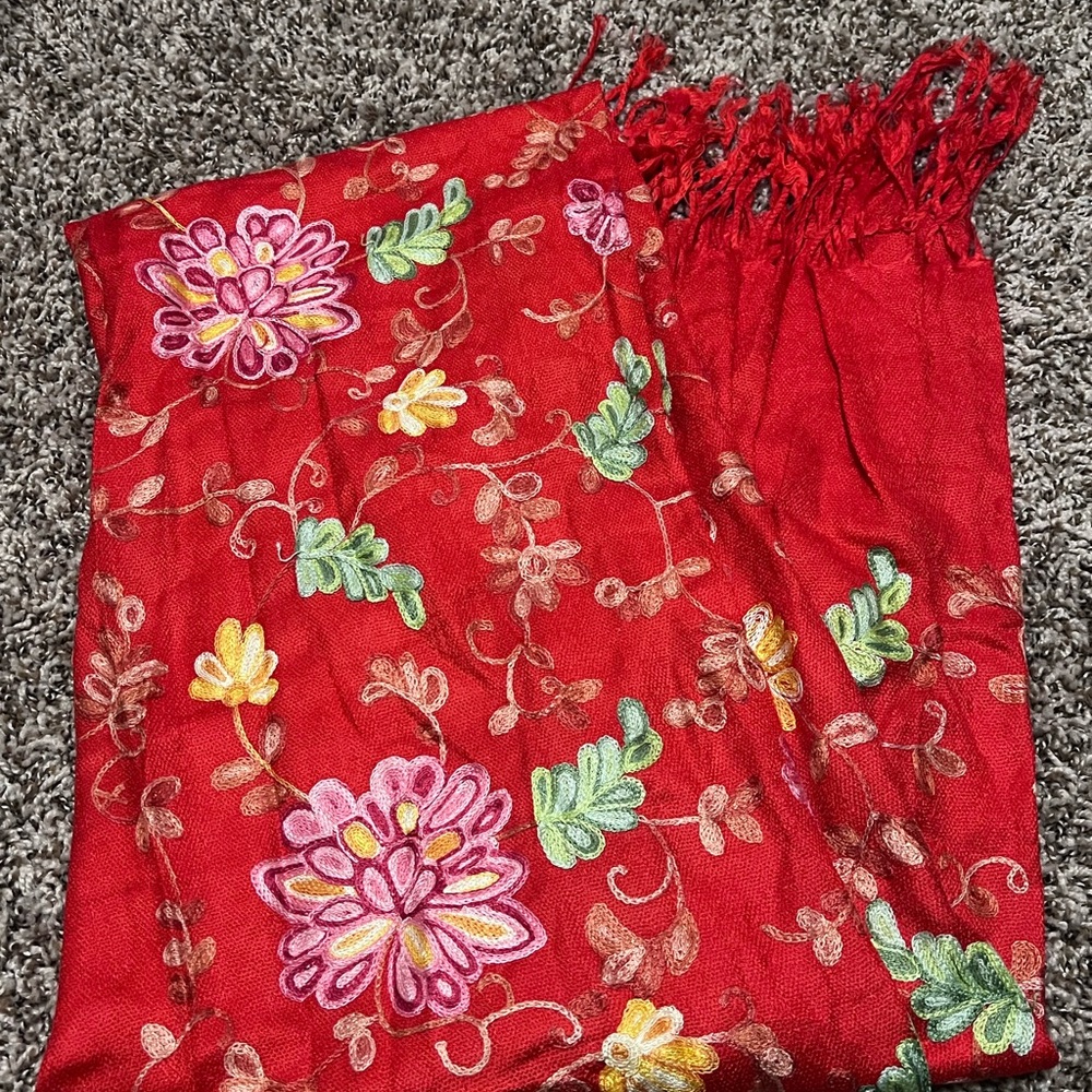 NWT Pashmina Red and Green Floral Shawl Made in Mexico 🇲🇽